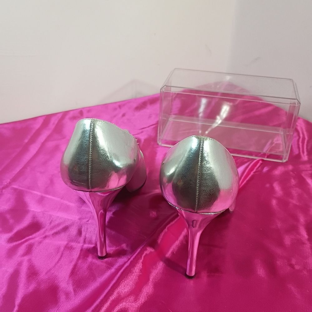 Frederick’s of Hollywood Women's SZ 12 M Silver Heels . Condition is Pre-owned - Picture 5 of 9
